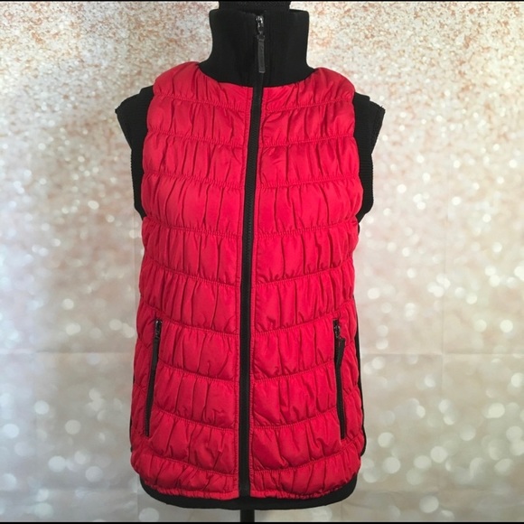 Calvin Klein Red Performance Puffer Vest - Picture 1 of 10